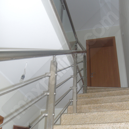 Парапети от инокс стълби